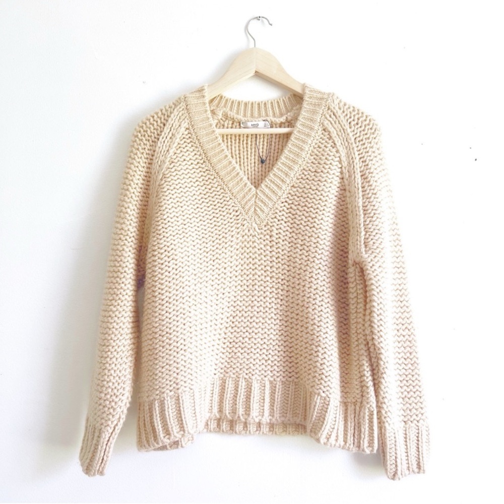 🤍Mango Cream V-Neck Sweater